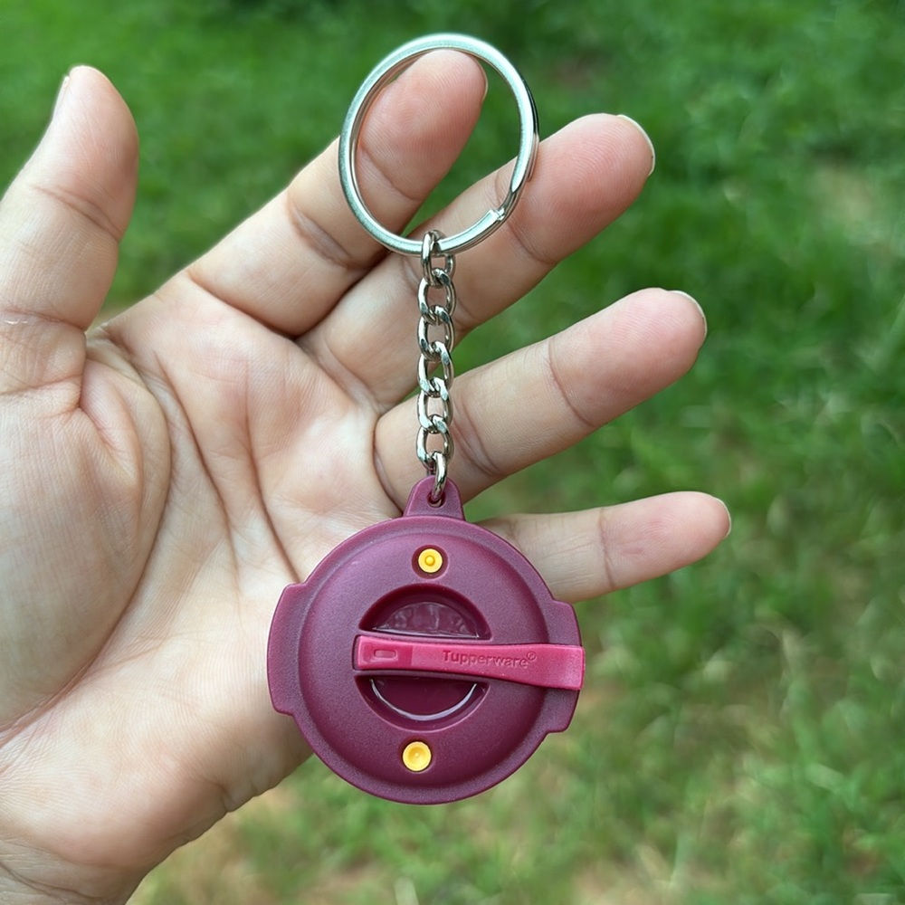 TUPPERWARE KEYCHAIN - Picture 2 of 6